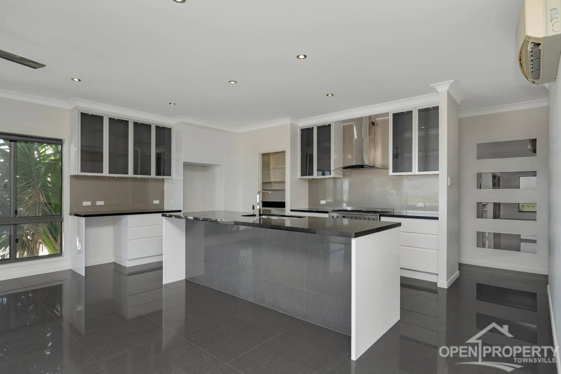 11 Mont Blanc Pl, Mount Louisa QLD, Mount Louisa - Thumbnail 4