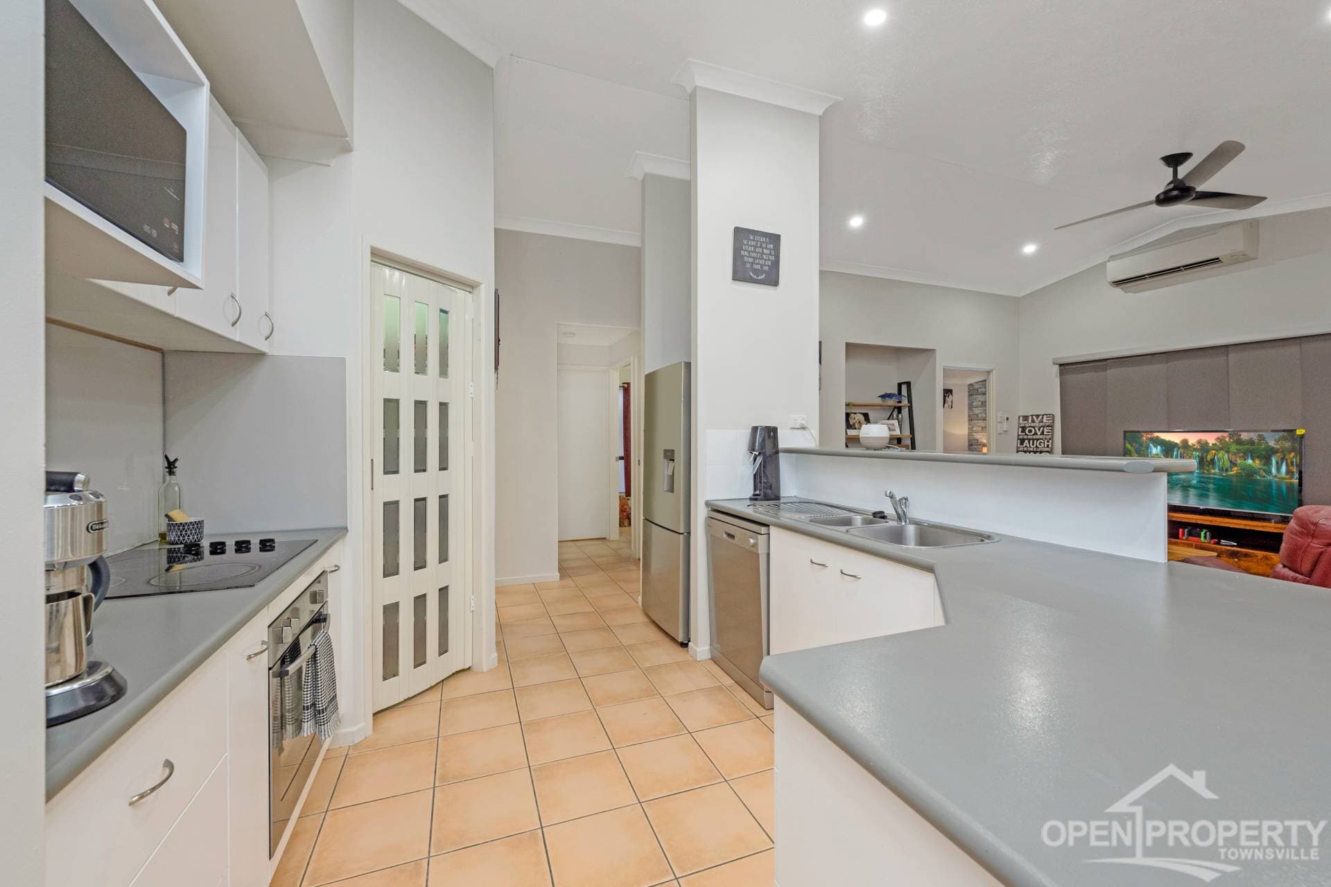 24 Joshua Cres, Bushland Beach QLD, Bushland Beach - Thumbnail 3