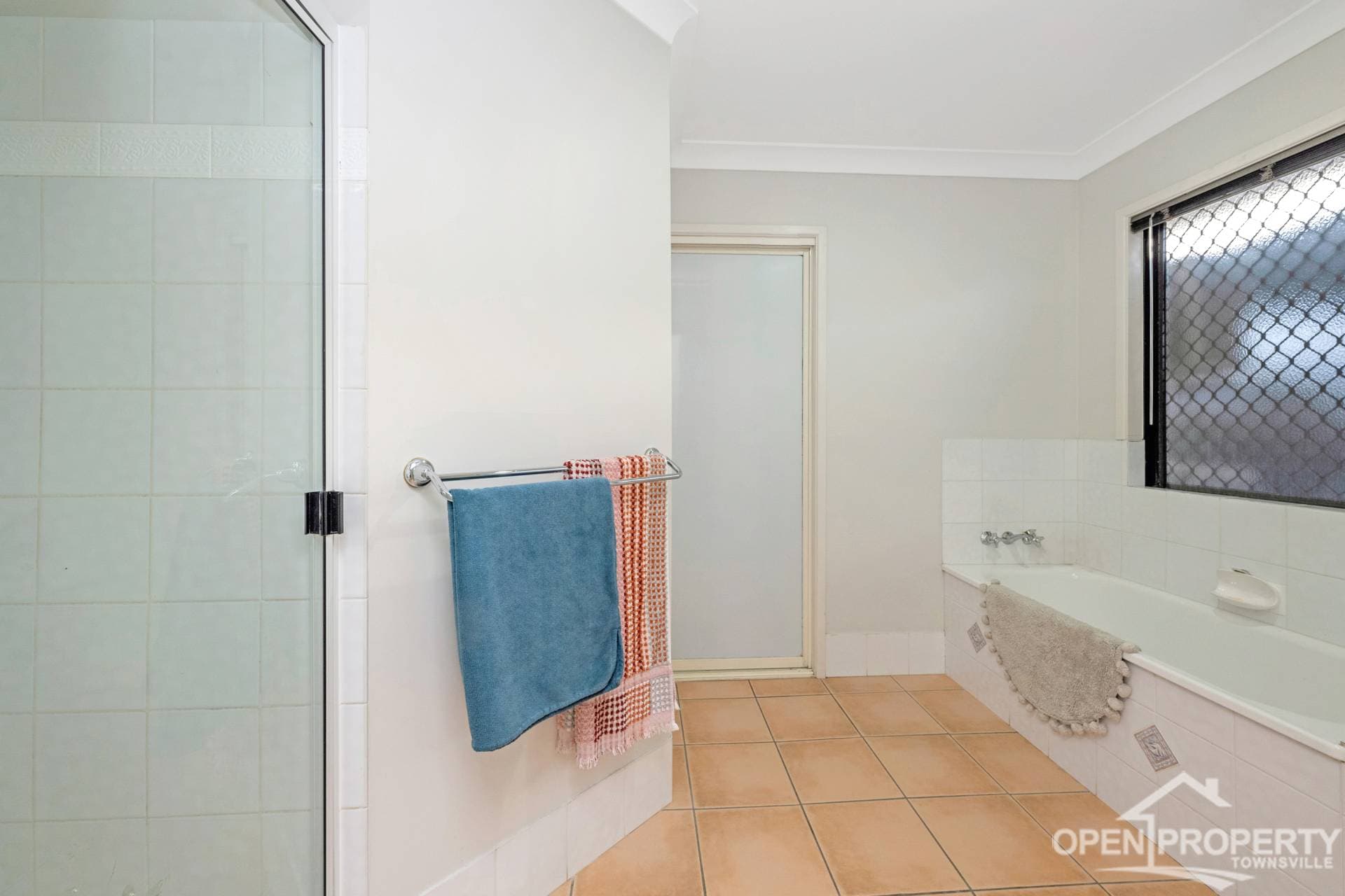 24 Joshua Cres, Bushland Beach QLD, Bushland Beach - Thumbnail 8