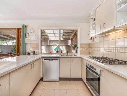 12 Wonboyn Close, Pakenham, VIC, 3810, Pakenham - Thumbnail 2