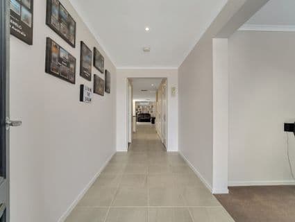 8 Burrendong Street, Manor Lakes, VIC, 3024, Manor Lakes - Thumbnail 3
