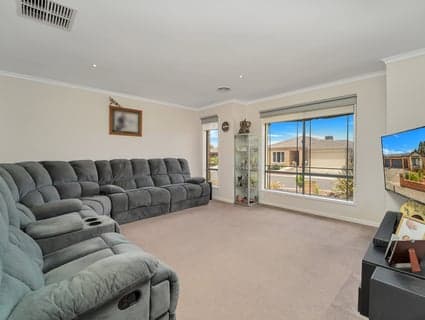 8 Burrendong Street, Manor Lakes, VIC, 3024, Manor Lakes - Thumbnail 5