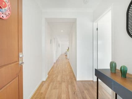 404, Manor Lakes - Thumbnail 2