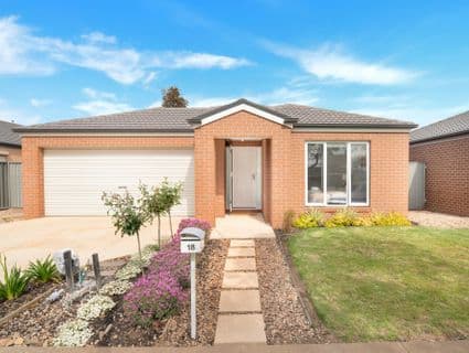 404, Manor Lakes - Thumbnail 2