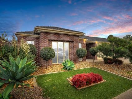 404, Manor Lakes - Image 1