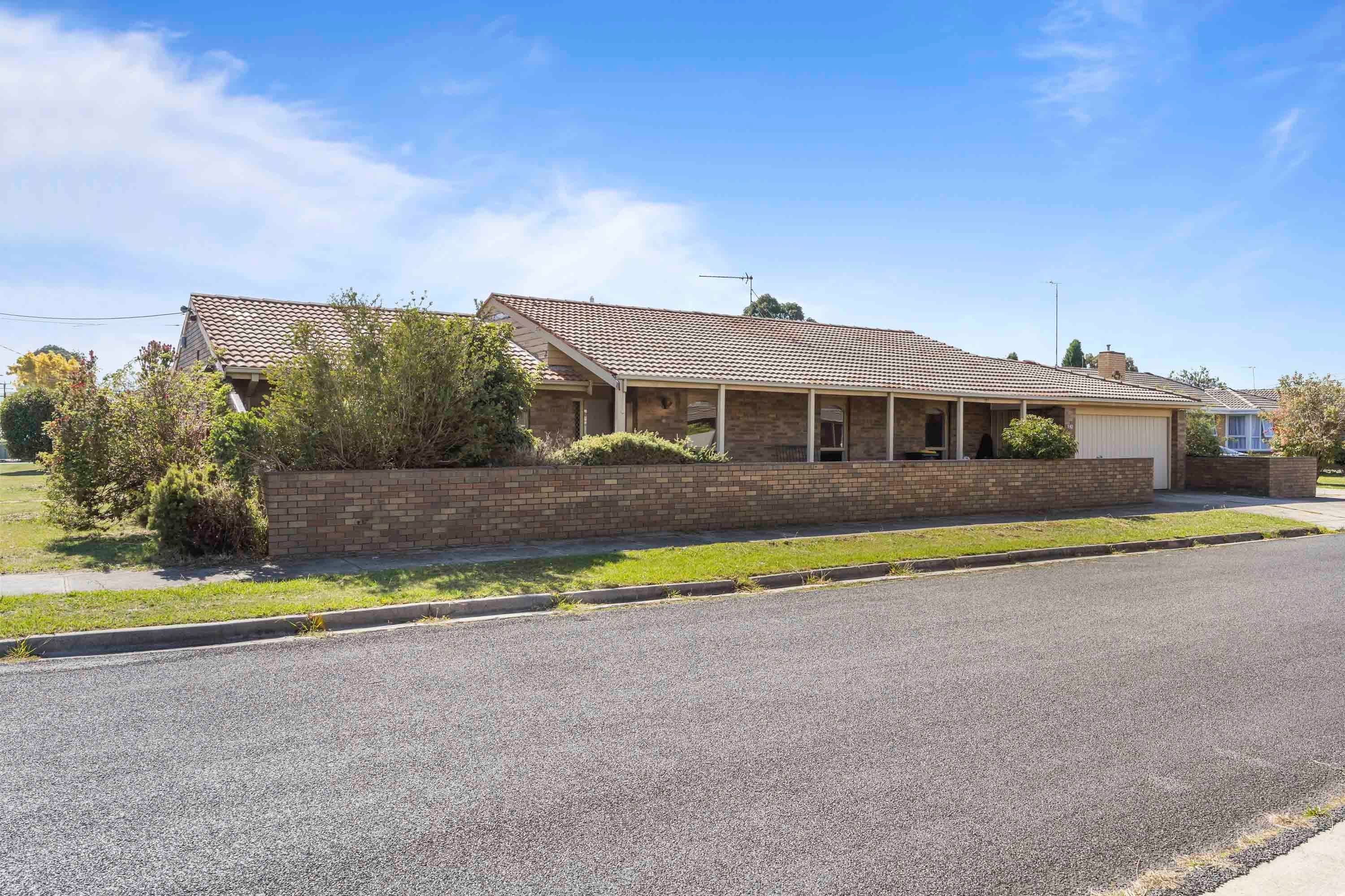 392 Forest Street, Wendouree  Victoria  3355, Australia, Wendouree - Image 1