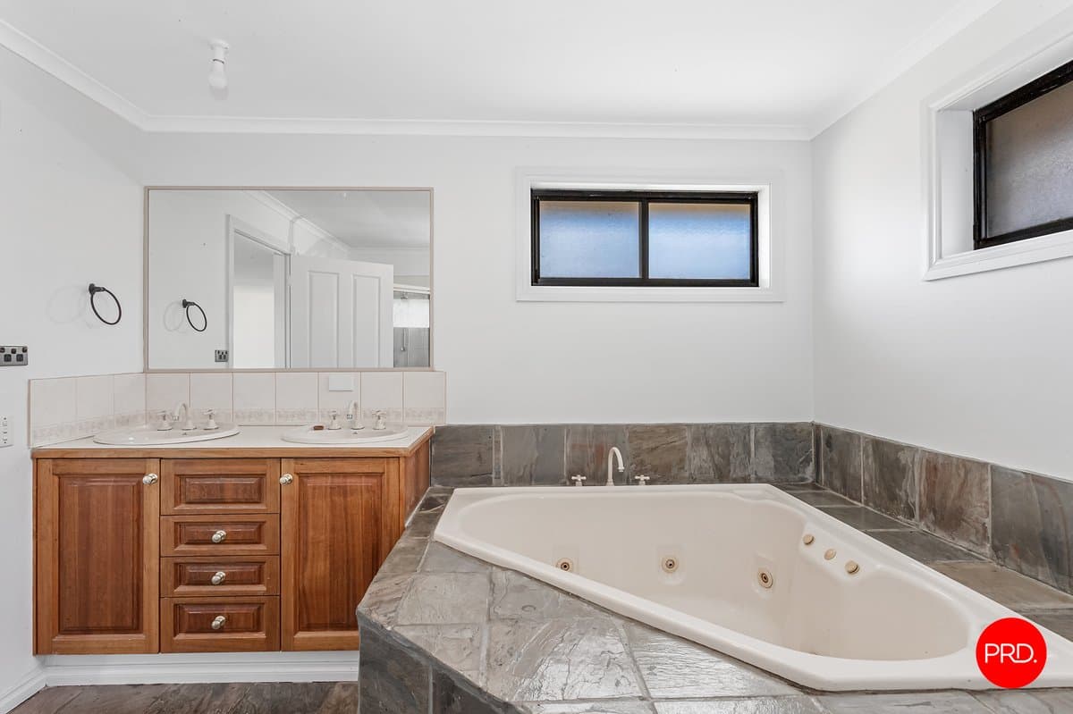 11 Bedford Court, GOLDEN SQUARE VIC 3555, Property Image - Thumbnail 3