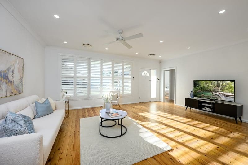 8 Nymboida Crescent, Sylvania Waters - Thumbnail 2