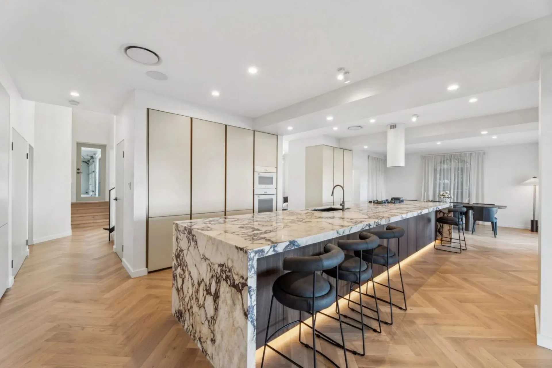 5706 Observation  Crescent, Hope Island - Thumbnail 3