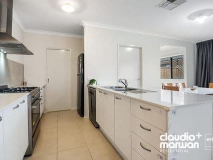 44 Selkirk Way, Mickleham - Thumbnail 5