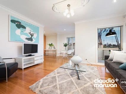 98 North Street, Hadfield - Thumbnail 2