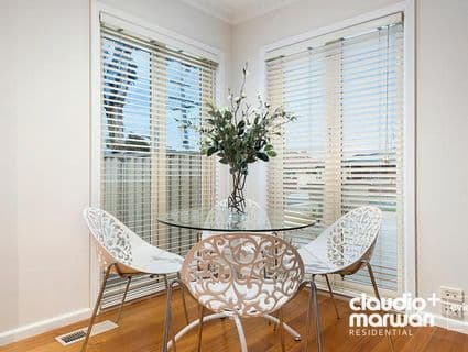 98 North Street, Hadfield - Thumbnail 3