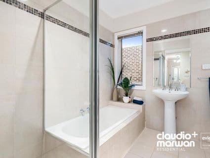 98 North Street, Hadfield - Thumbnail 8