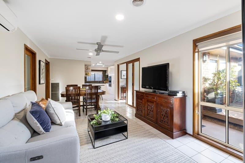 33 Poplar Crescent, Jerrabomberra - Thumbnail 2