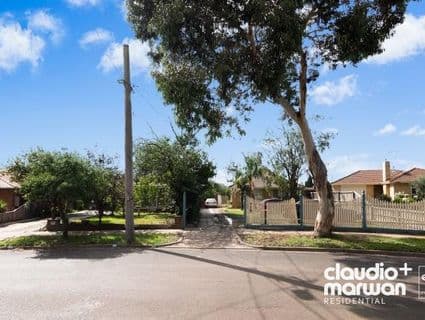 24-26 Leighton Crescent, Fawkner - Thumbnail 2