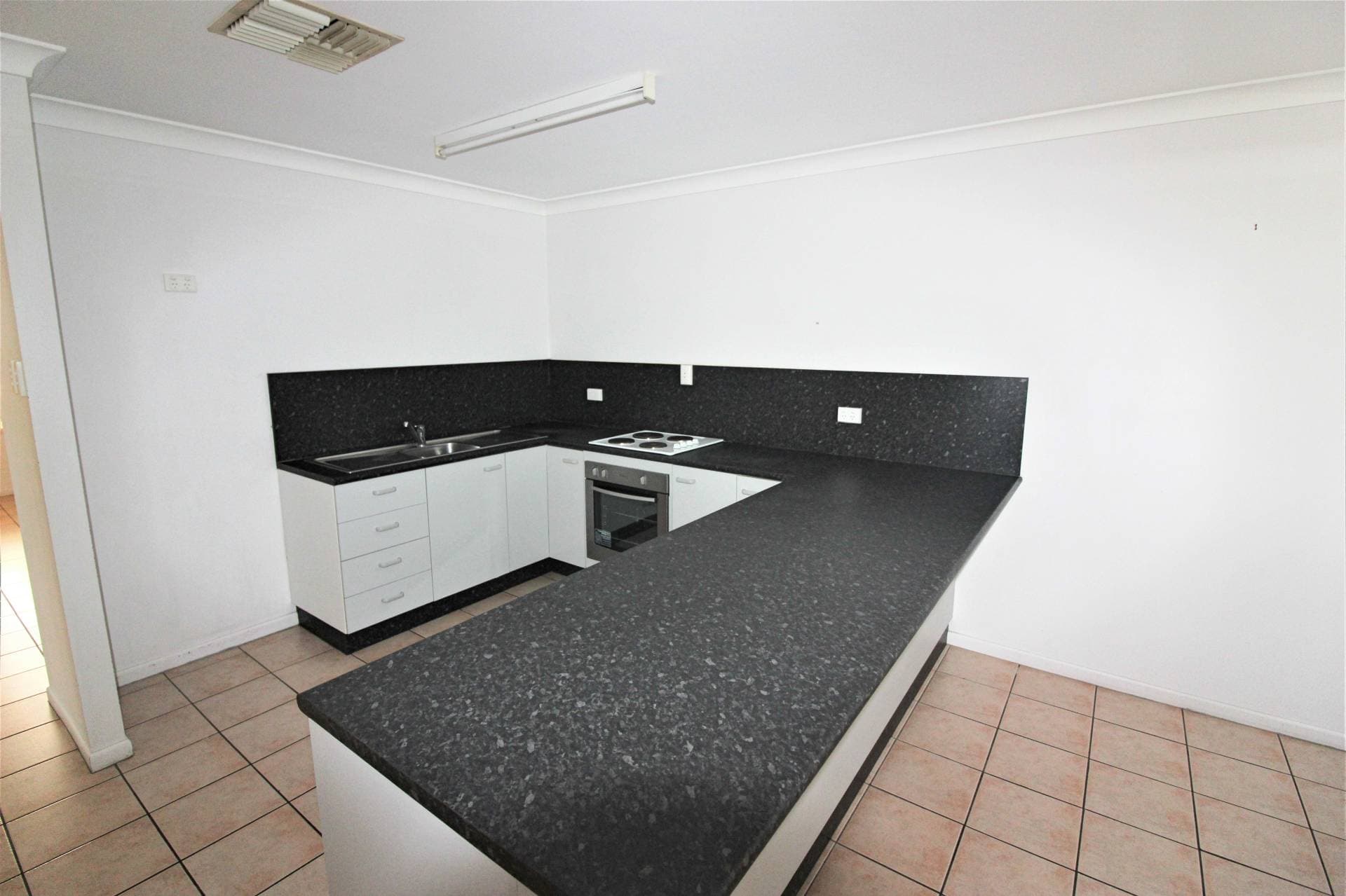 1-4, 80 Fourth Avenue, Mount Isa, Mount Isa - Thumbnail 2