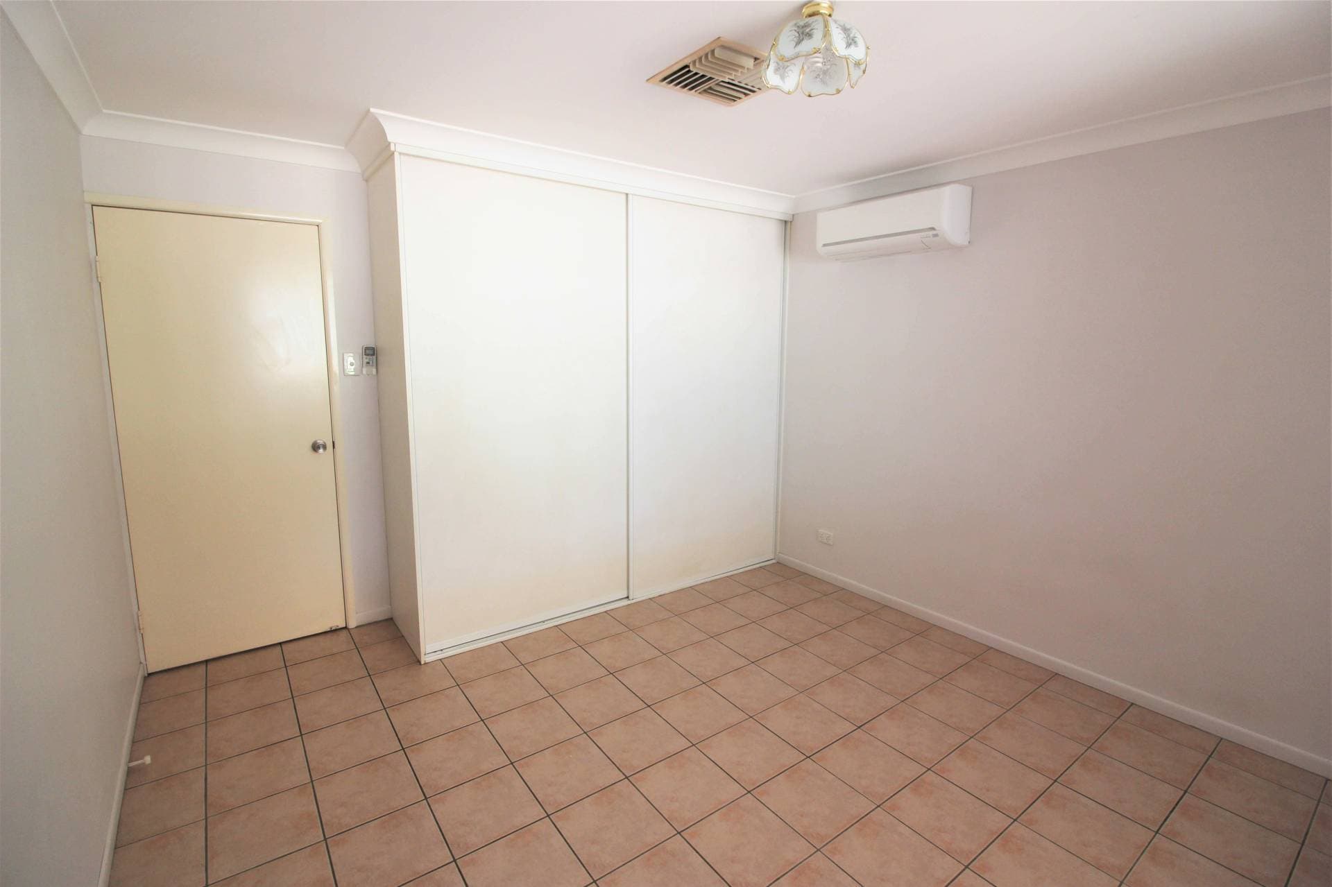 1-4, 80 Fourth Avenue, Mount Isa, Mount Isa - Thumbnail 5