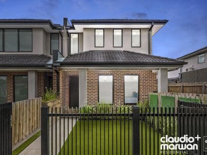 2/12 Curie Avenue, Oak Park - Image 1