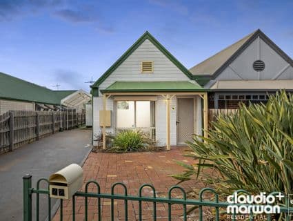 22 Tristan Court, Hadfield - Image 1