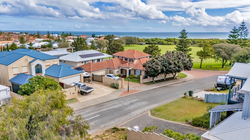 Rare Coastal Block with Dual Frontage & Ocean Views, 81 Baloo Crescent, WANNANUP WA 6210, Wannanup - Thumbnail 4