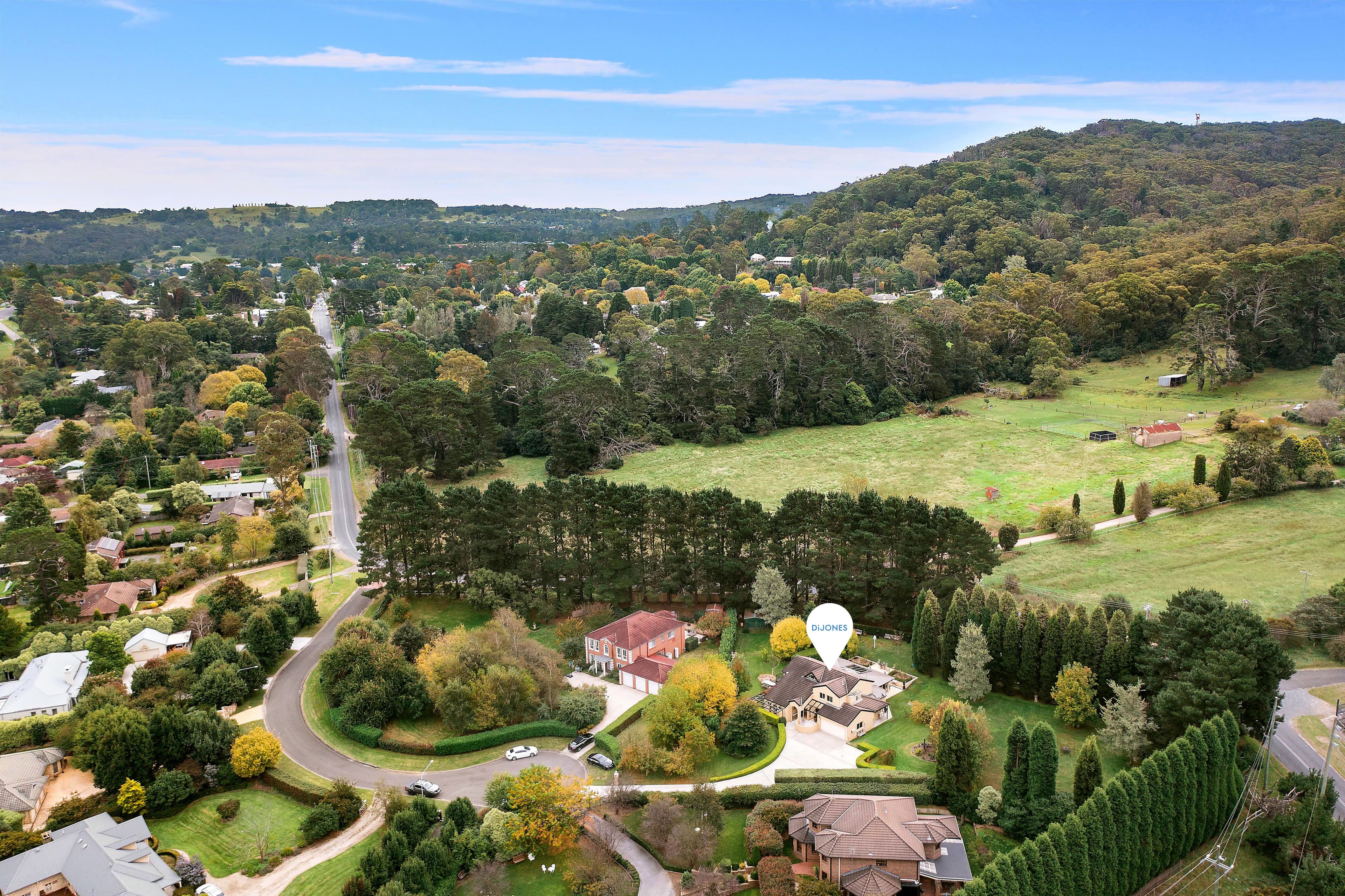 6 Cluff Crescent, Bowral, NSW, 2576, Bowral - Thumbnail 2