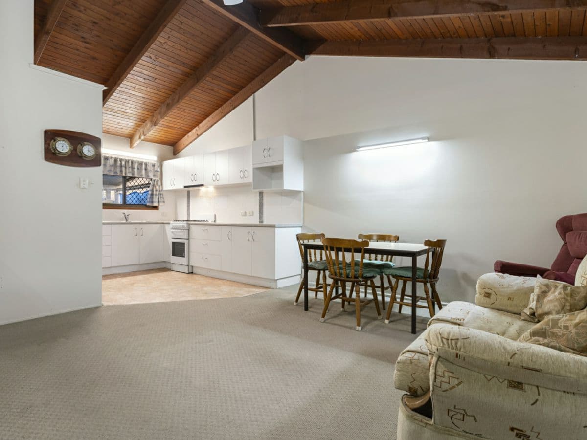 1/108a Ewing Road, WOODRIDGE, Woodridge - Thumbnail 2