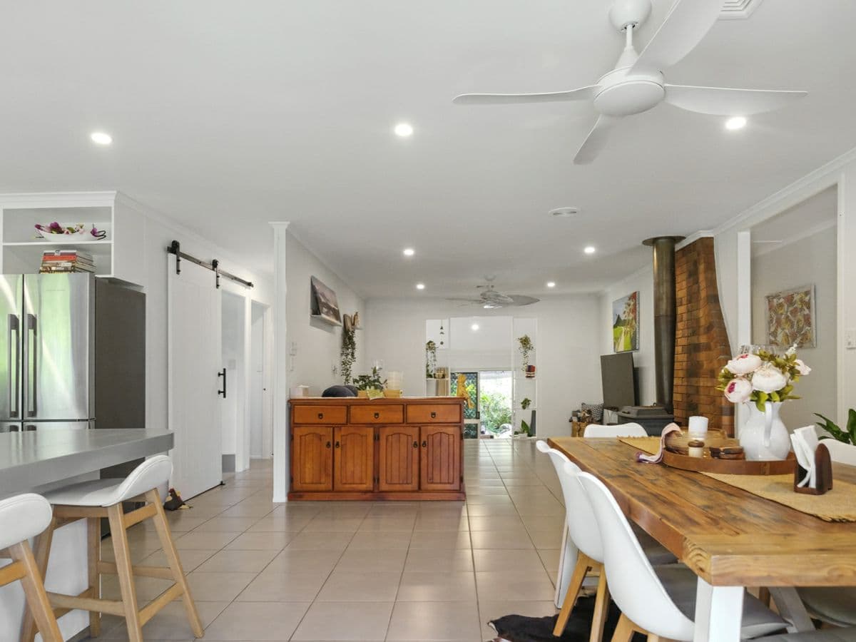 2 Russell Street, MOUNT PERRY, Mount Perry - Thumbnail 2