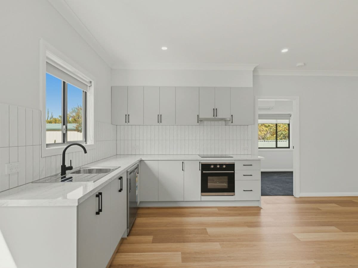 33 Churchill Street, TAMWORTH, Tamworth - Thumbnail 4