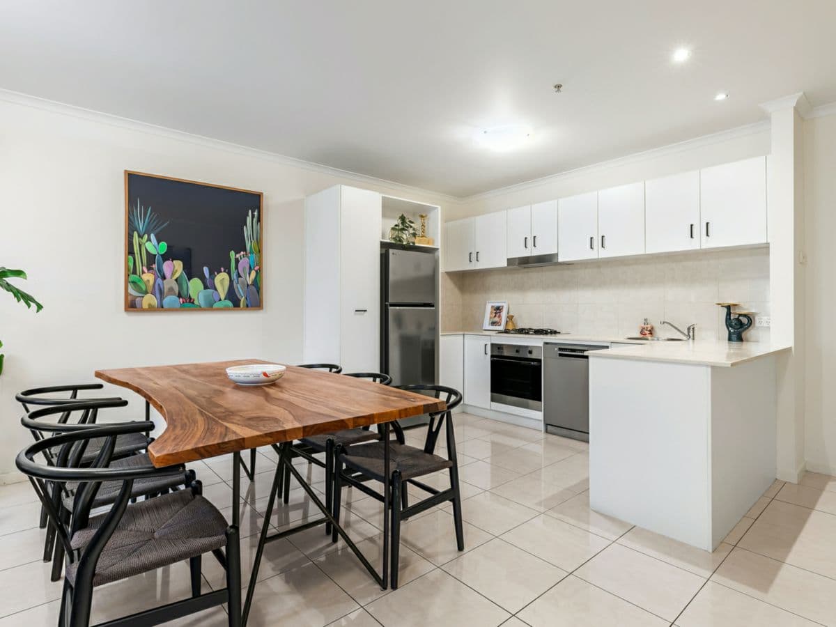 2/300 High Street, PRAHRAN, Prahran - Thumbnail 2