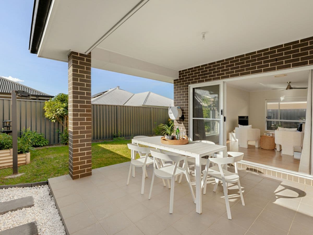 30 Honeybee Crescent, CALDERWOOD, Calderwood - Thumbnail 2