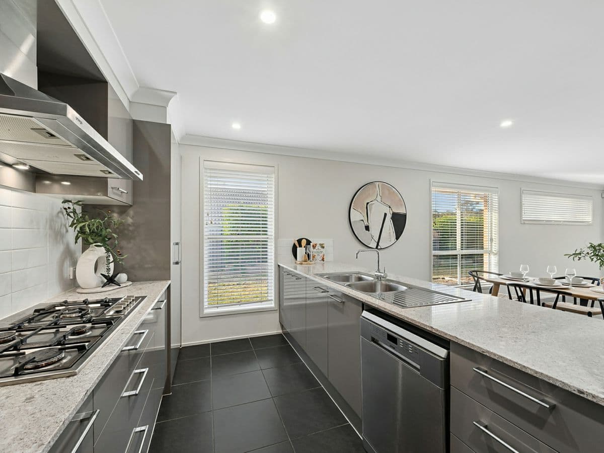 19 Colonial Street, WADALBA, Wadalba - Thumbnail 5