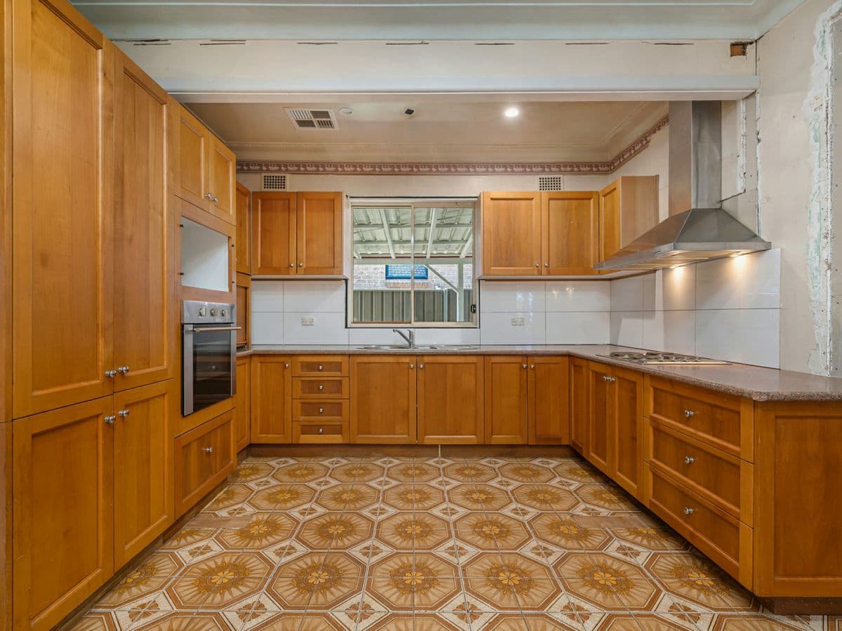 43 Johnson Avenue, SEVEN HILLS, Seven Hills - Thumbnail 3