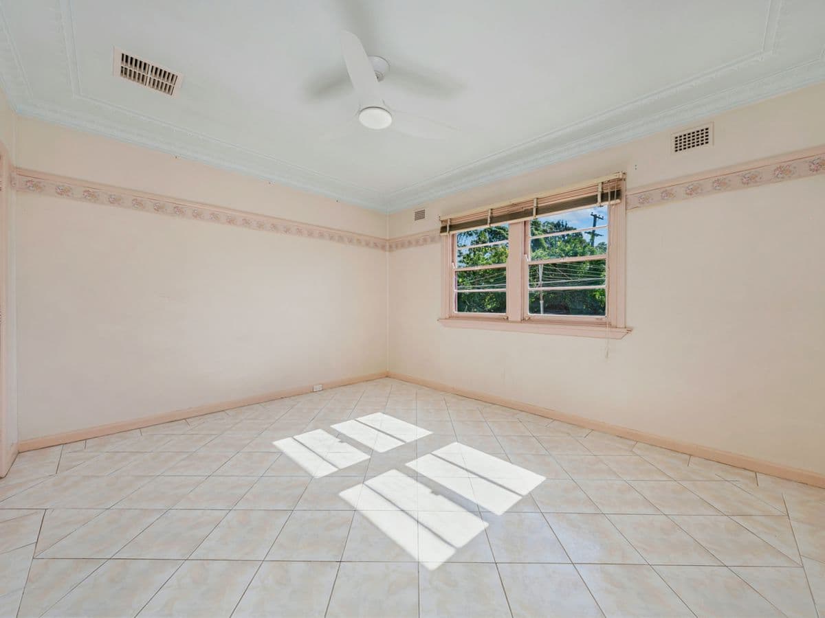43 Johnson Avenue, SEVEN HILLS, Seven Hills - Thumbnail 4