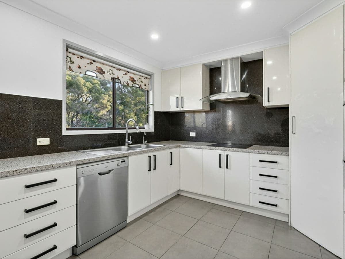 18 Hunter Street, MCGRATHS HILL, McGraths Hill - Thumbnail 5