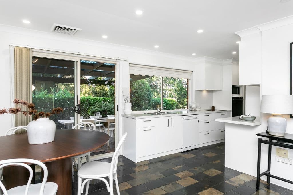 10 Jacobs Close, North Epping - Thumbnail 3