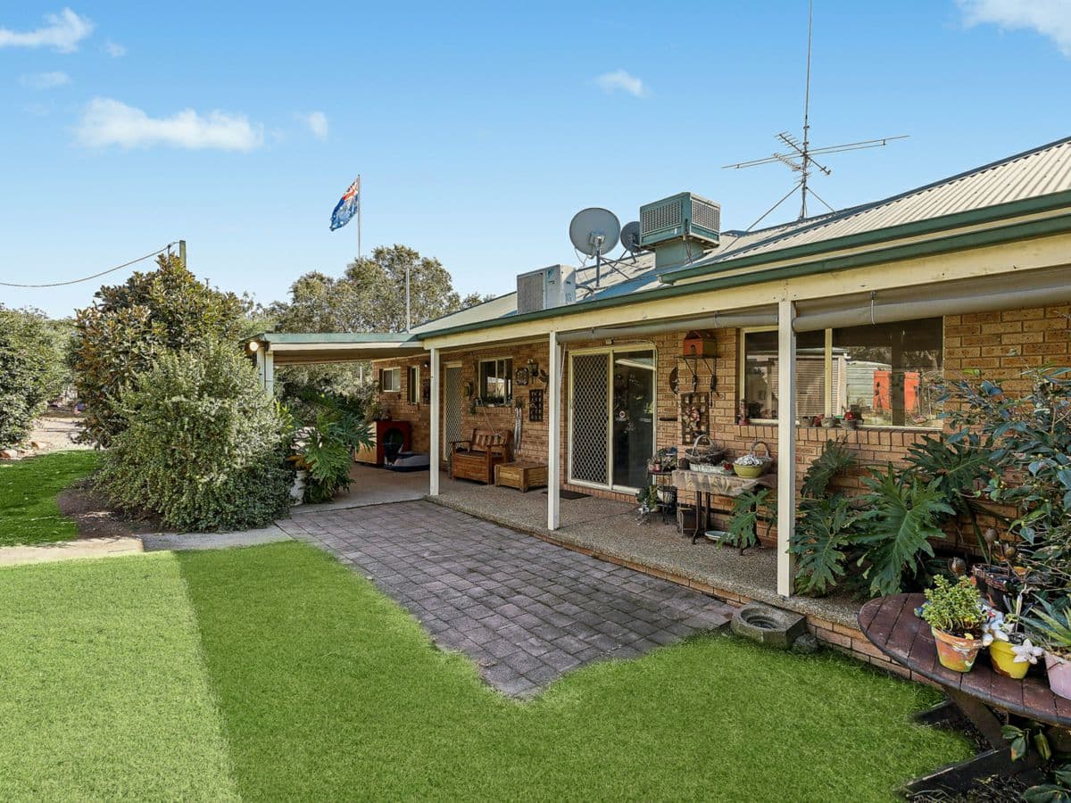 1196 Stockinbingal Road, COOTAMUNDRA, Cootamundra - Thumbnail 6