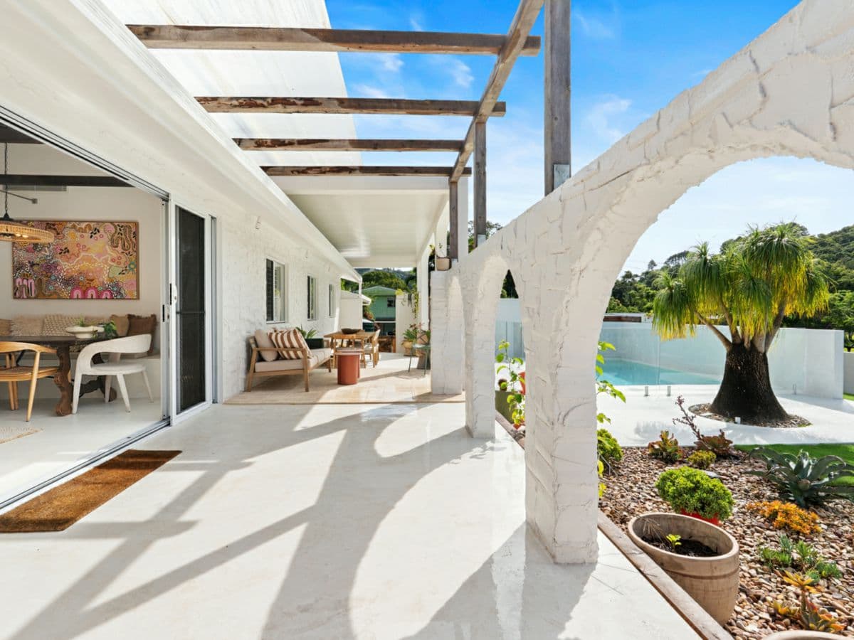 922 Currumbin Creek Road, CURRUMBIN VALLEY, Currumbin Valley - Thumbnail 2