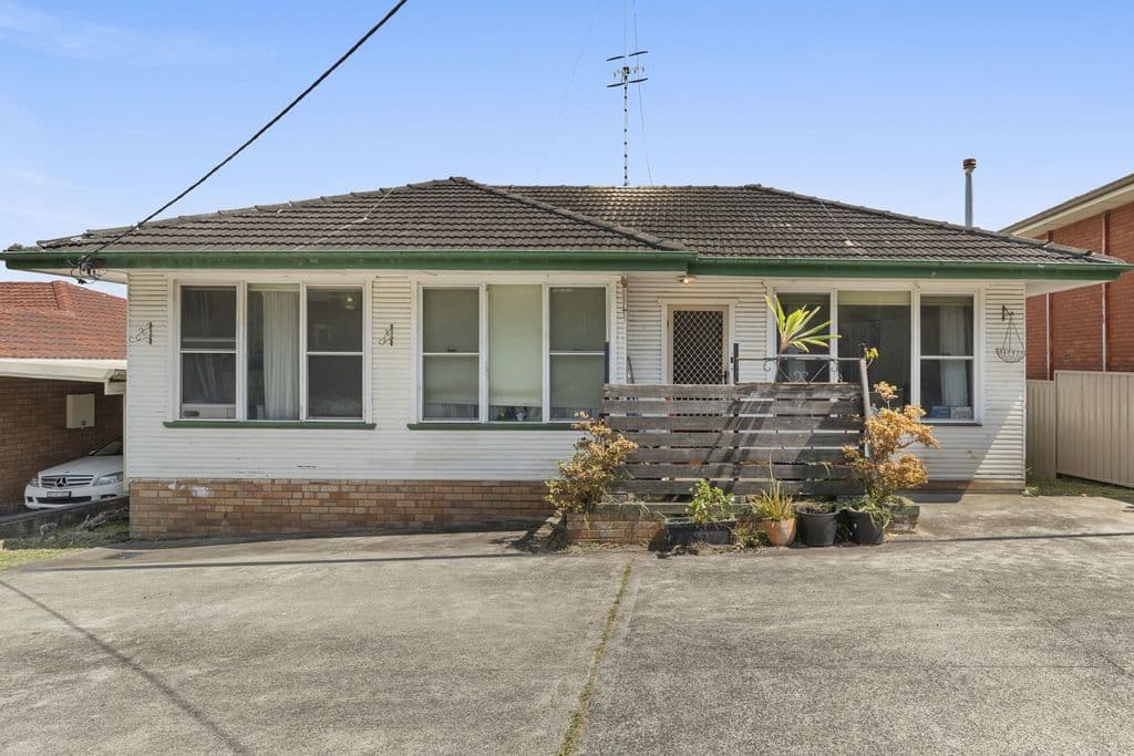 175 Avoca Drive, Green Point - Image 1
