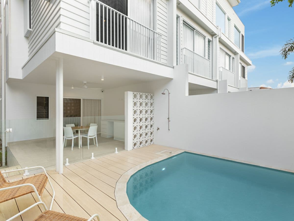 4/24 Tallebudgera Drive, PALM BEACH, Palm Beach - Thumbnail 2