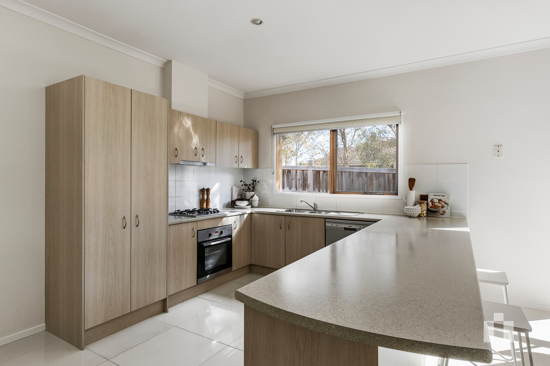 18 Lake Front Mews, Doreen - Thumbnail 4