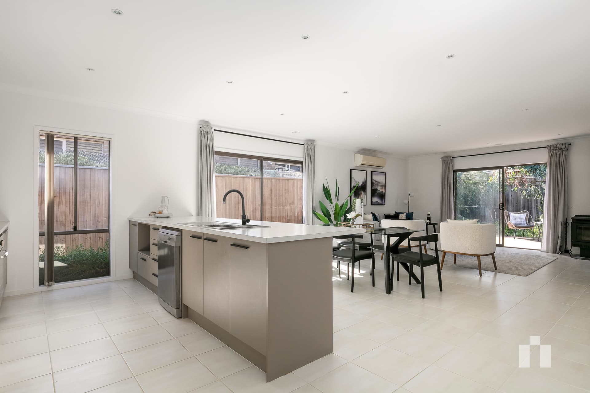 8 Lexington Avenue, Doreen - Thumbnail 3