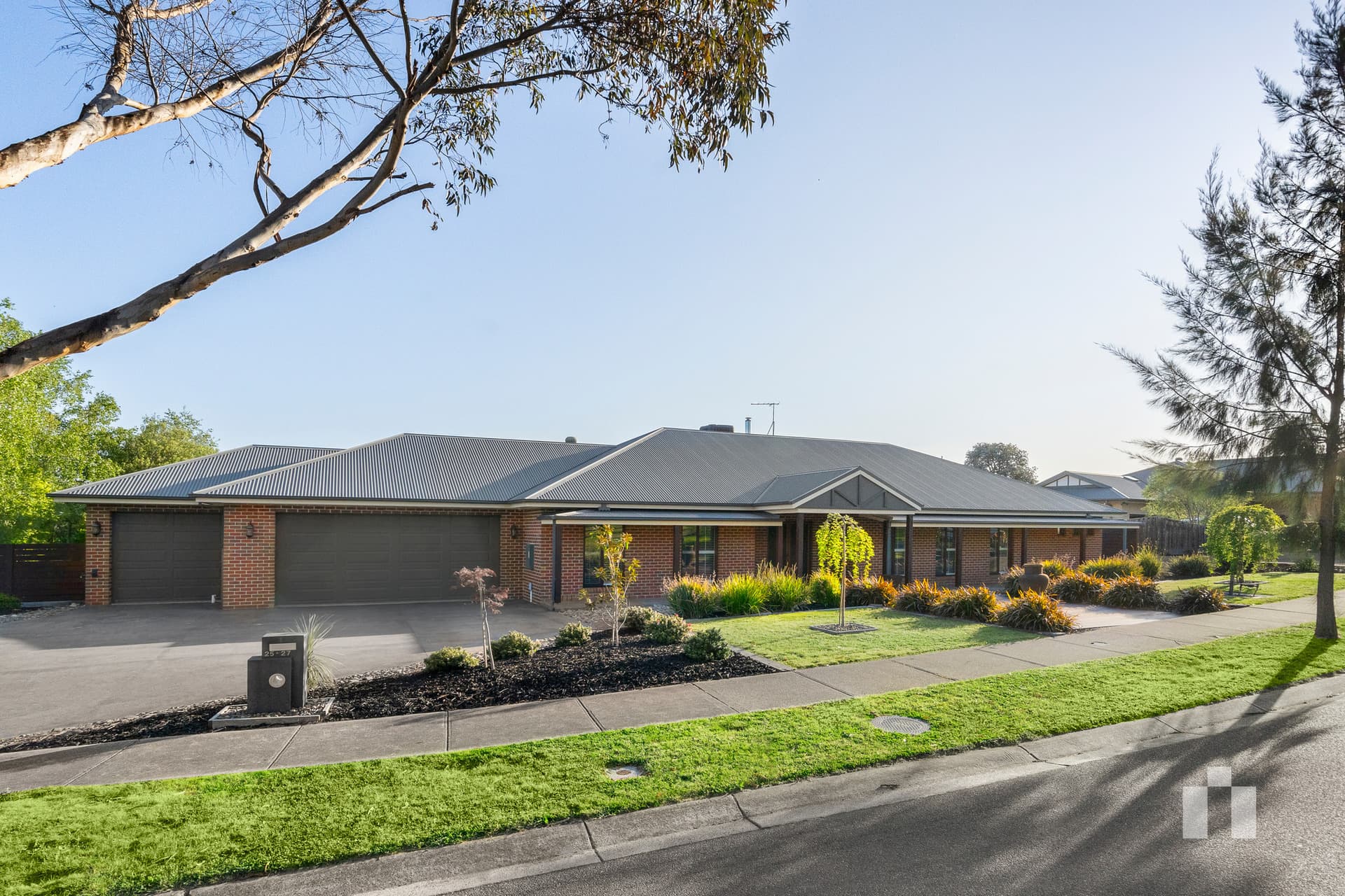 25-27 Laurimar Hill Drive, Doreen - Thumbnail 2