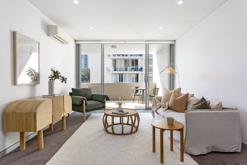 143/30 Gladstone Avenue, Wollongong - Image 1