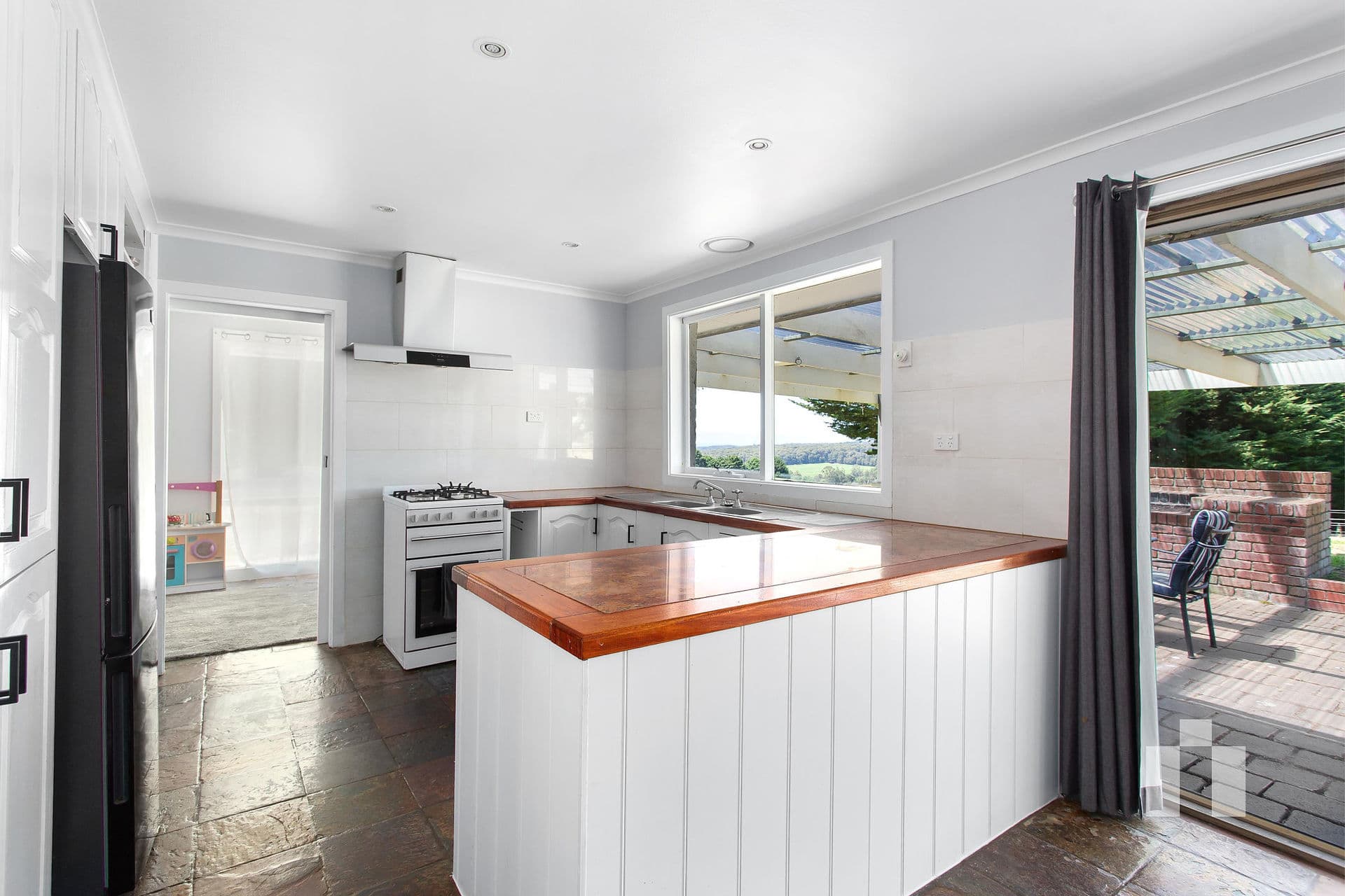 16 Captains Creek Road, Kinglake Central - Thumbnail 4