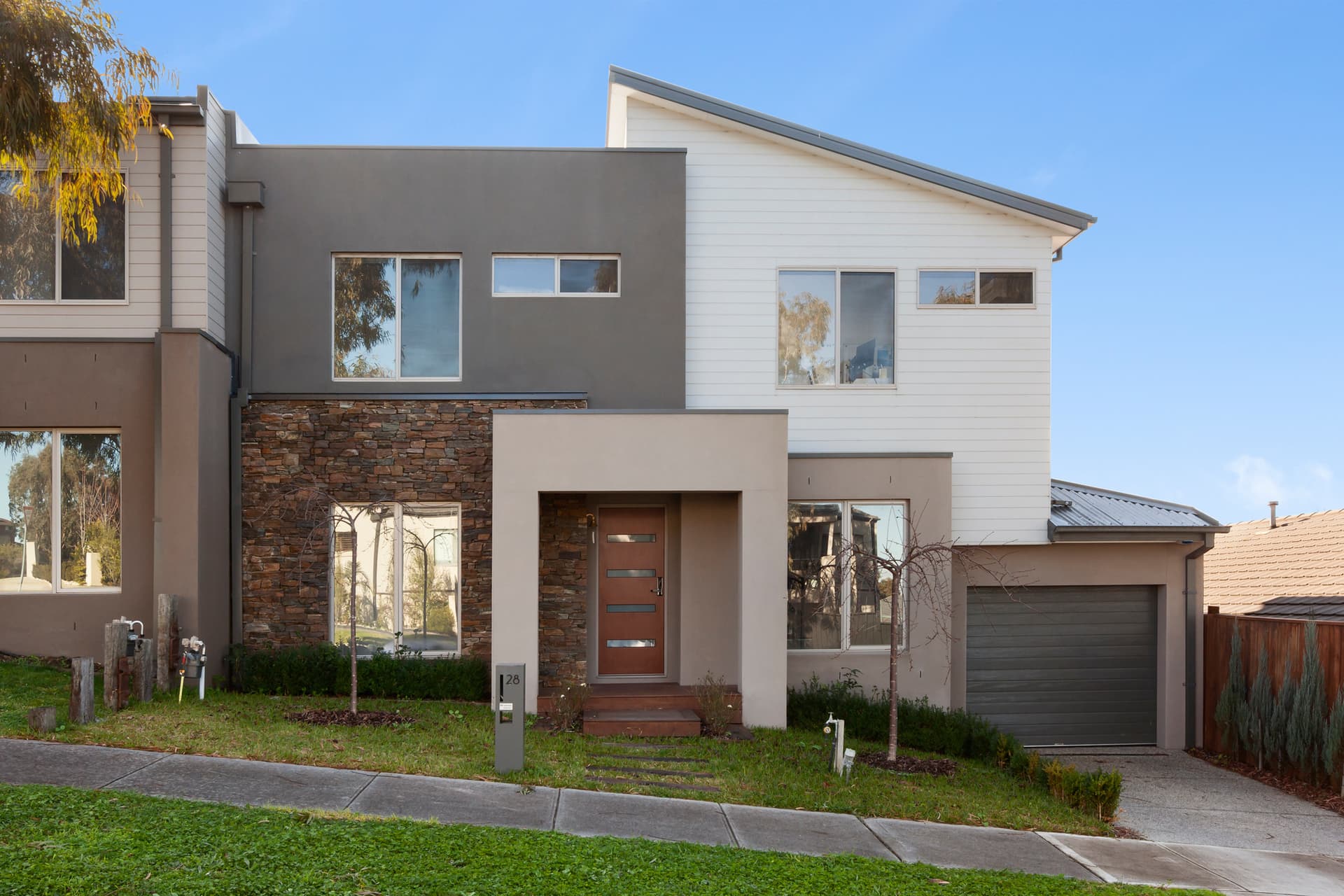 28 Tooradin Crescent, Doreen - Thumbnail 2