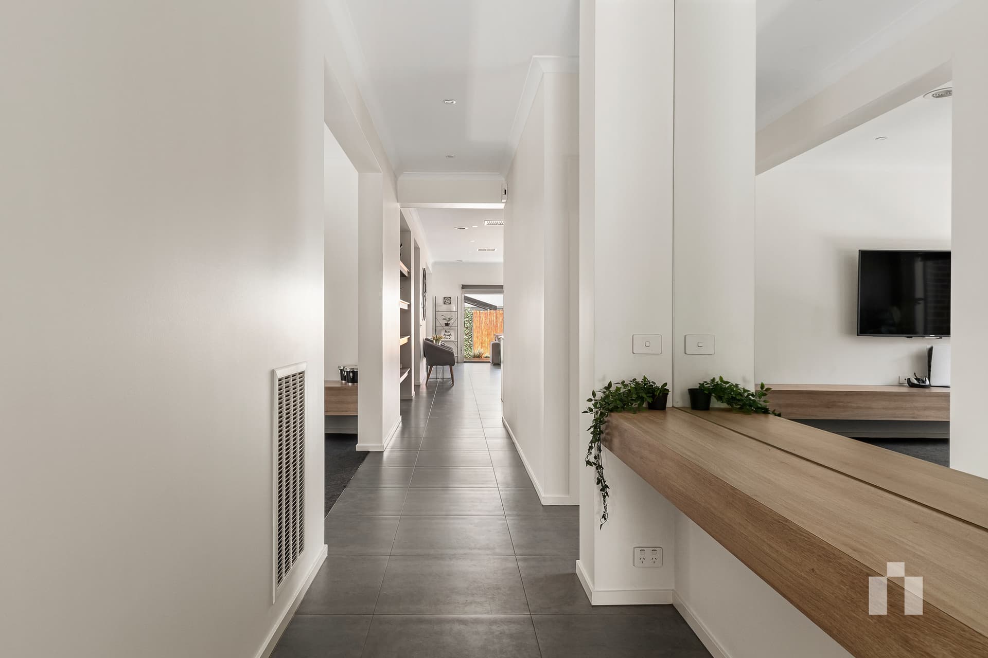 8 Divagate Avenue, Doreen - Thumbnail 3