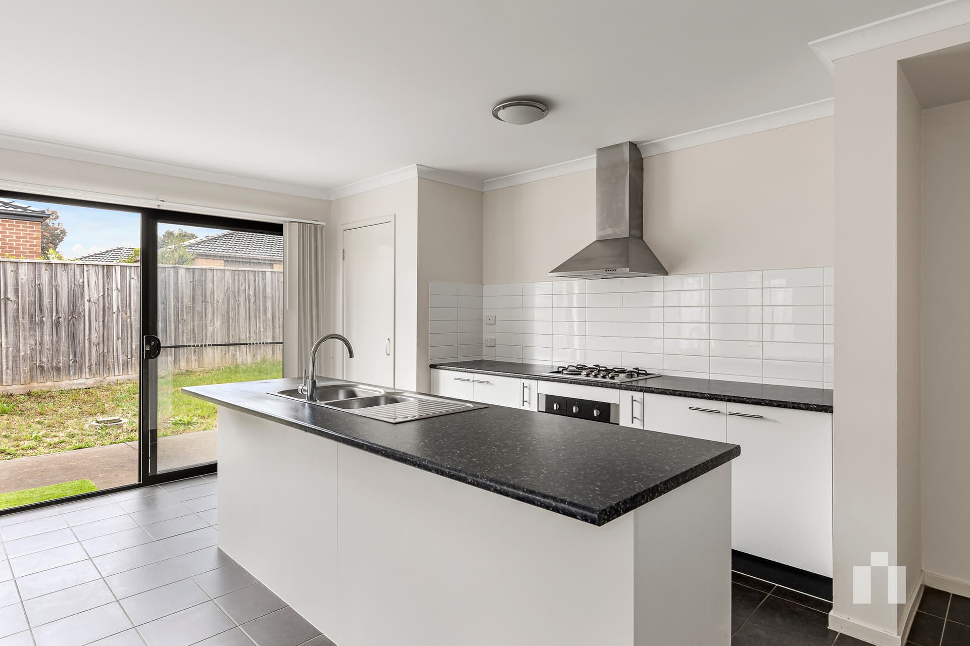 44 Lexington Avenue, Doreen - Thumbnail 3