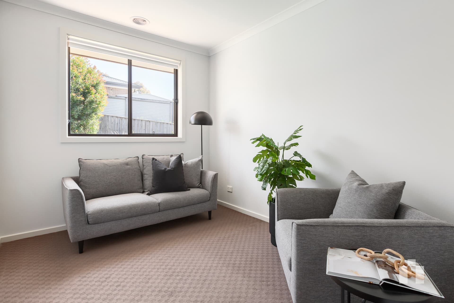 27 Gyrfalcon Way, Doreen - Thumbnail 7