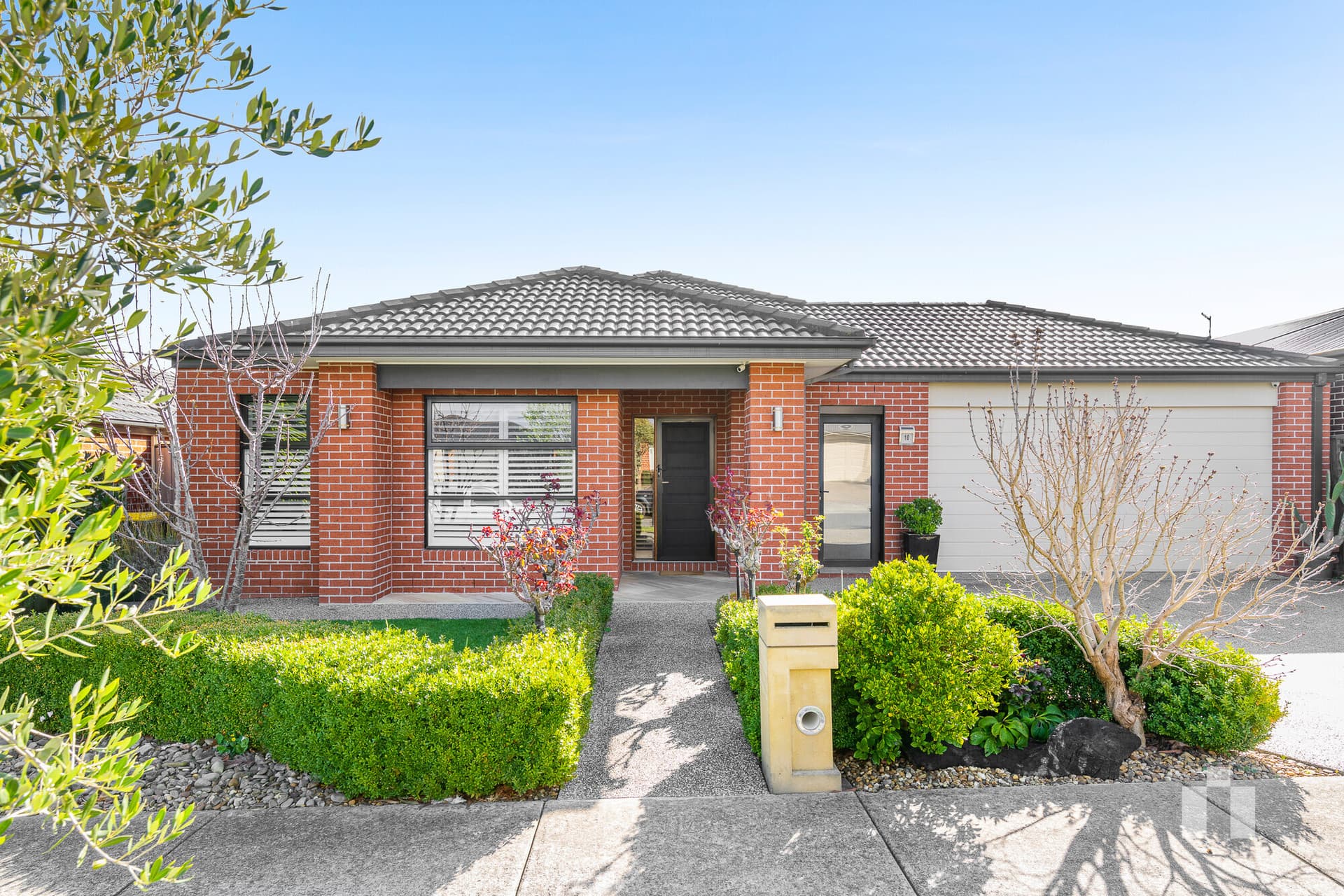 10 Dunraven Crescent, Doreen - Thumbnail 2