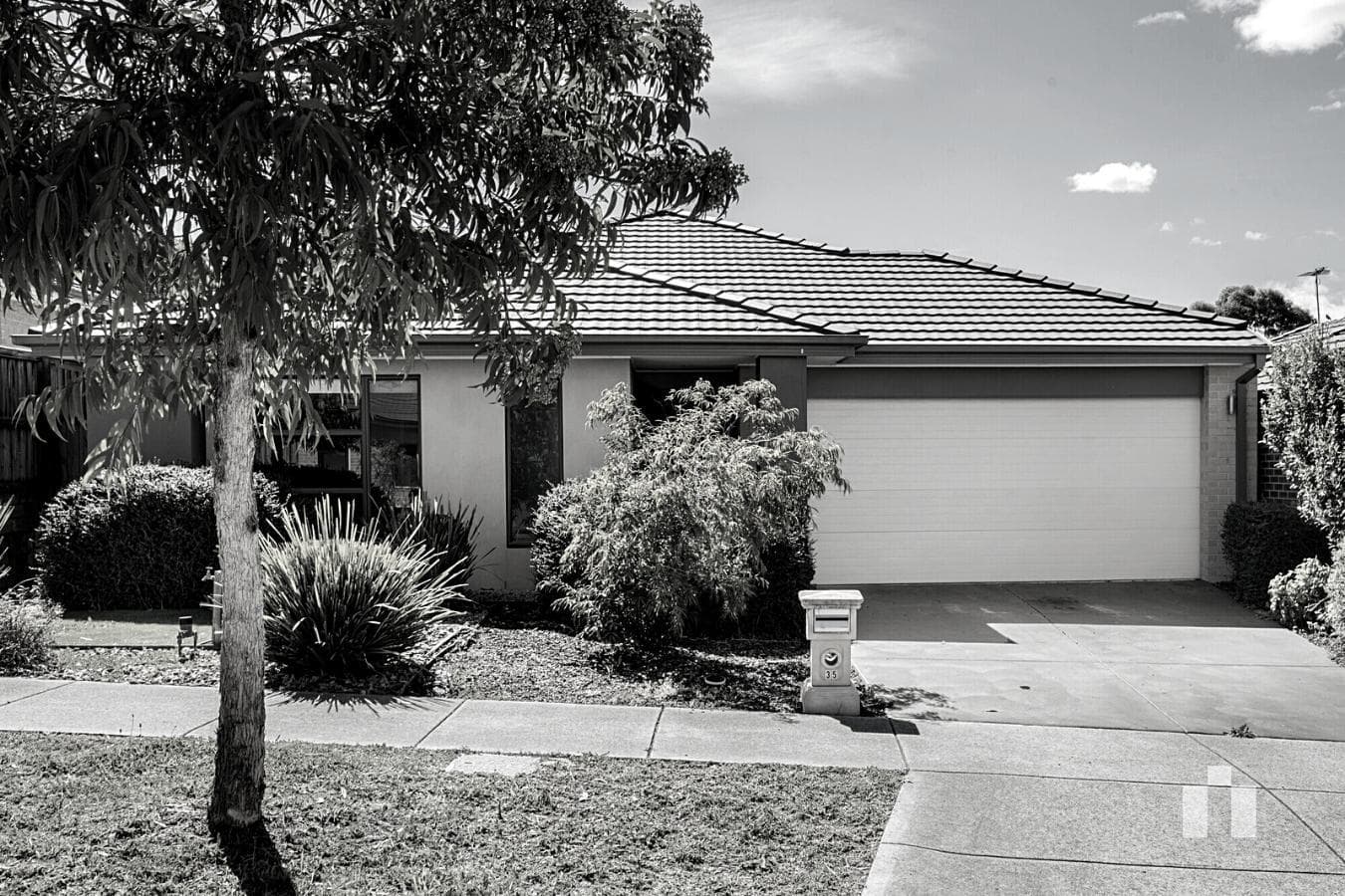 35 Gyrfalcon Way, Doreen - Image 1